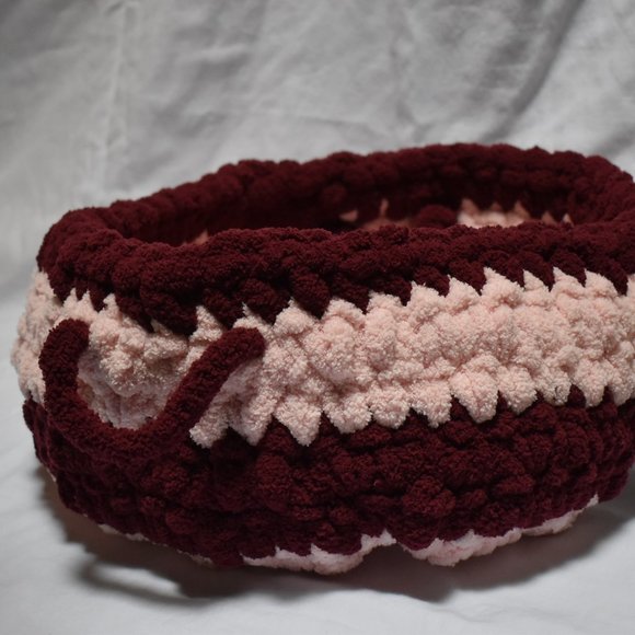 HAND CRAFTED Cochet Pet bed with Handles - Picture 6 of 9